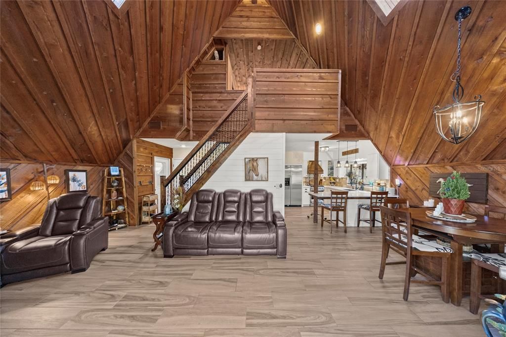 На продажу: $399,900 (2 спален, 1 ванн, 1344 Квадратных фут)