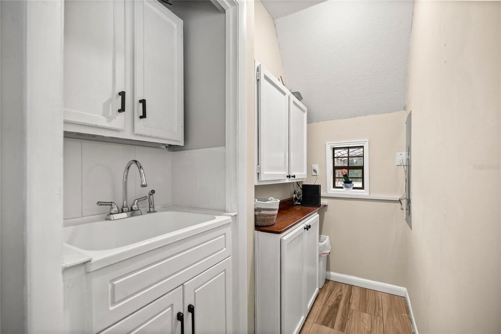 На продажу: $399,900 (2 спален, 1 ванн, 1344 Квадратных фут)