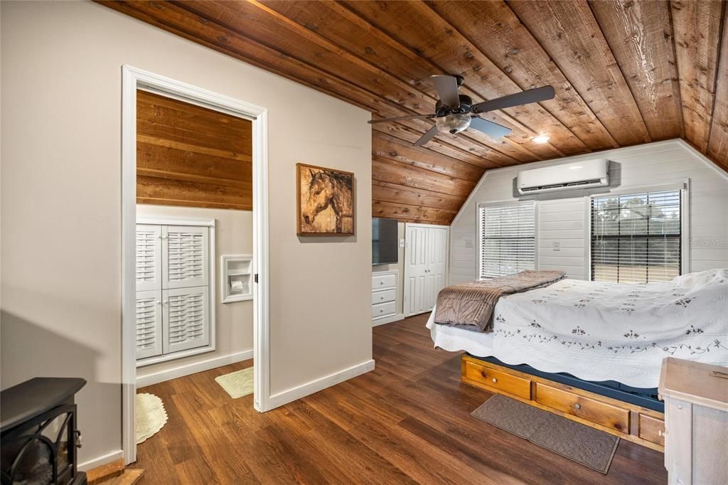 На продажу: $399,900 (2 спален, 1 ванн, 1344 Квадратных фут)