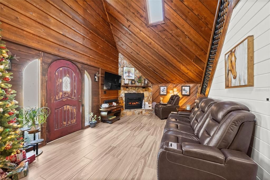 На продажу: $399,900 (2 спален, 1 ванн, 1344 Квадратных фут)