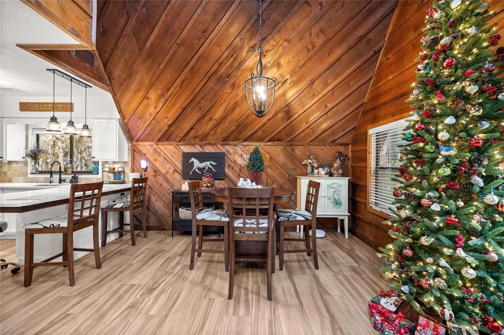 На продажу: $399,900 (2 спален, 1 ванн, 1344 Квадратных фут)