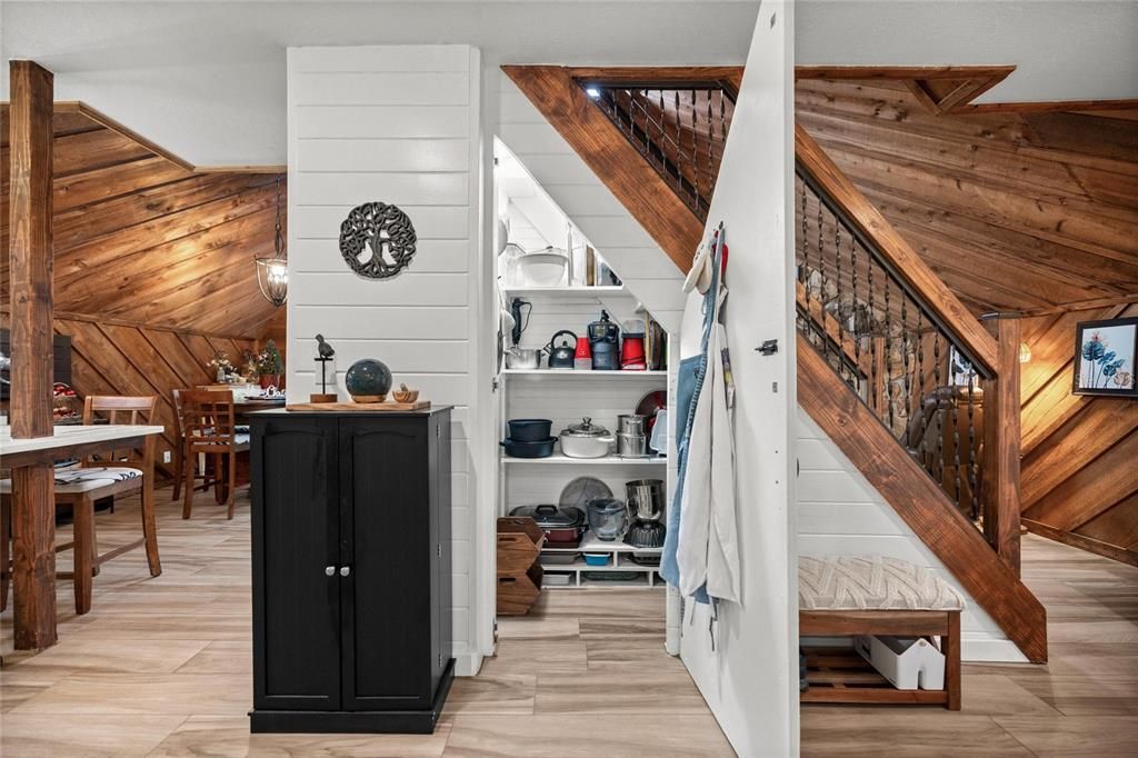 На продажу: $399,900 (2 спален, 1 ванн, 1344 Квадратных фут)