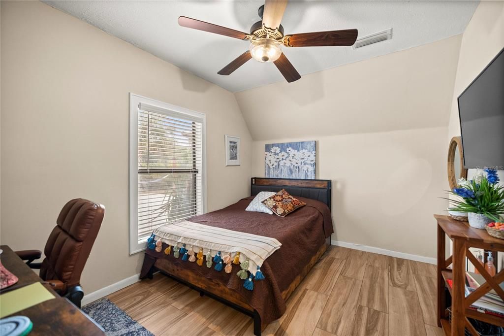 На продажу: $399,900 (2 спален, 1 ванн, 1344 Квадратных фут)