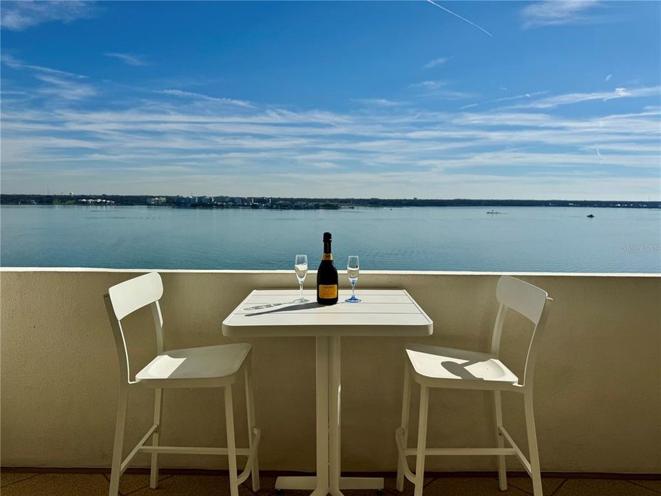 出租: $4,000 (2 贝兹, 2 浴室, 1111 平方英尺)