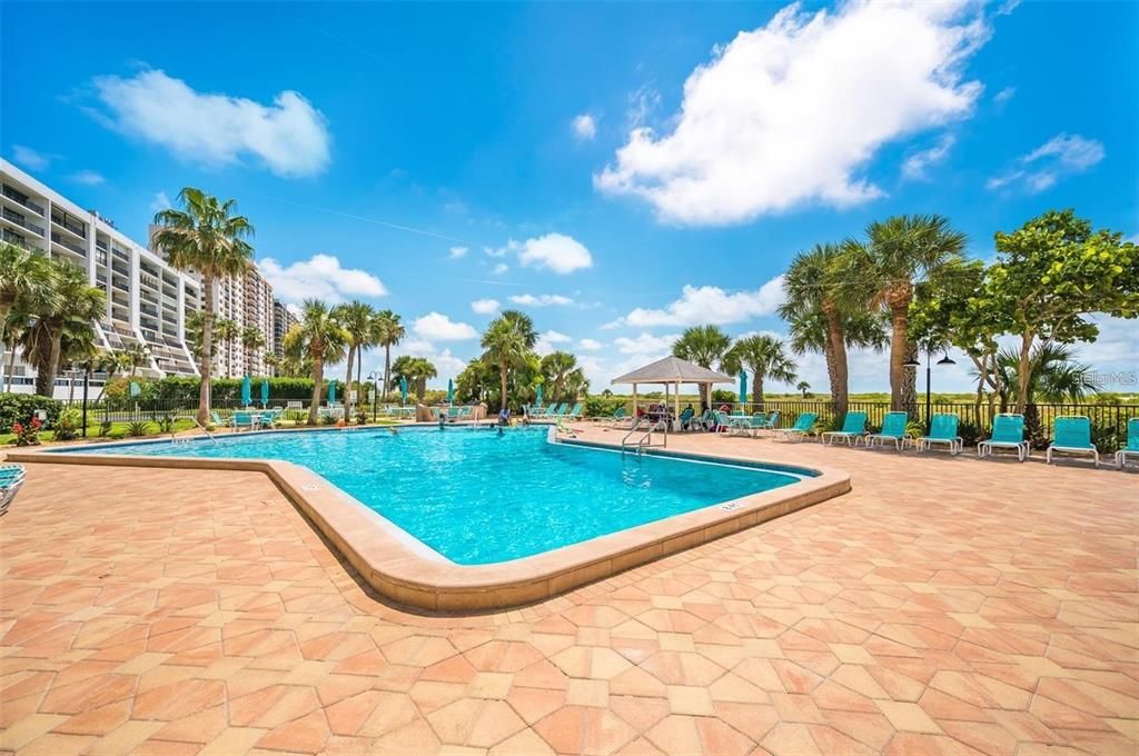 出租: $4,000 (2 贝兹, 2 浴室, 1111 平方英尺)