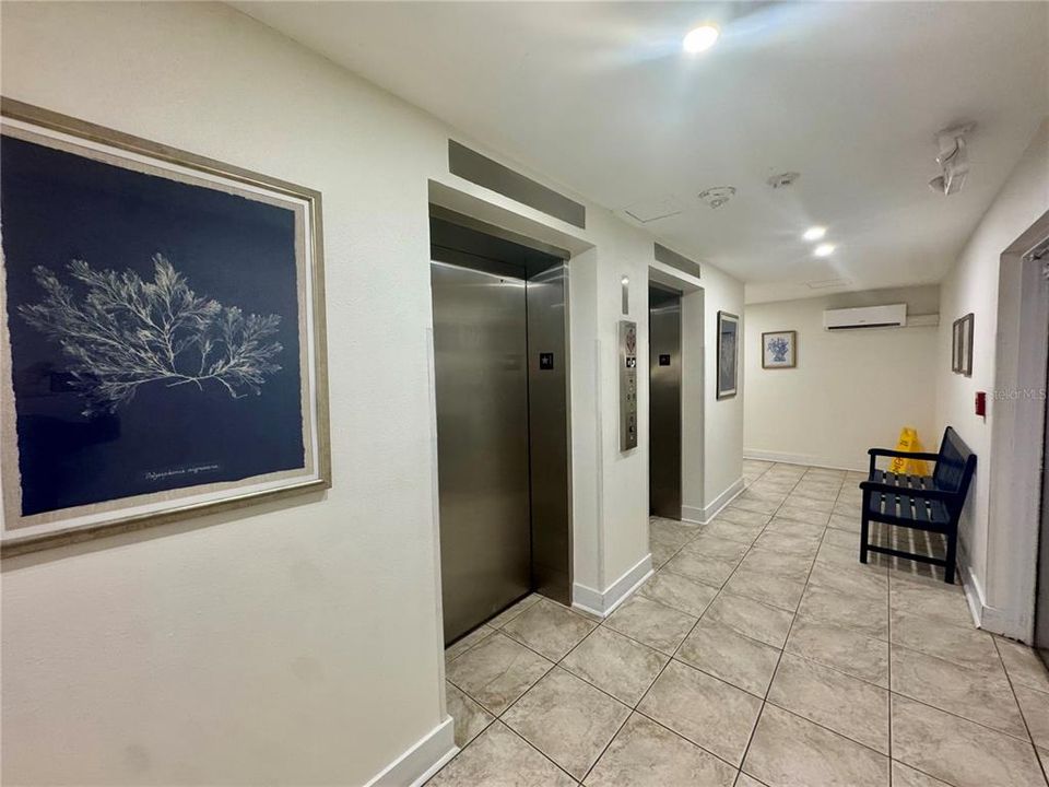 出租: $4,000 (2 贝兹, 2 浴室, 1111 平方英尺)