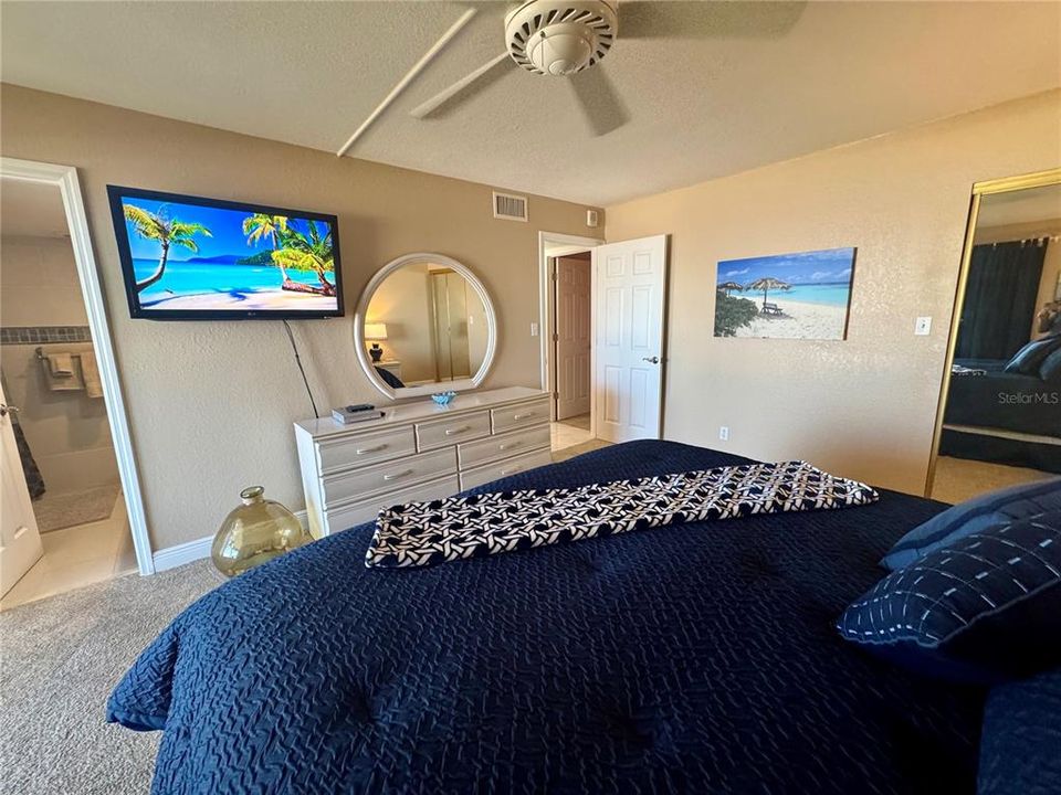 出租: $4,000 (2 贝兹, 2 浴室, 1111 平方英尺)