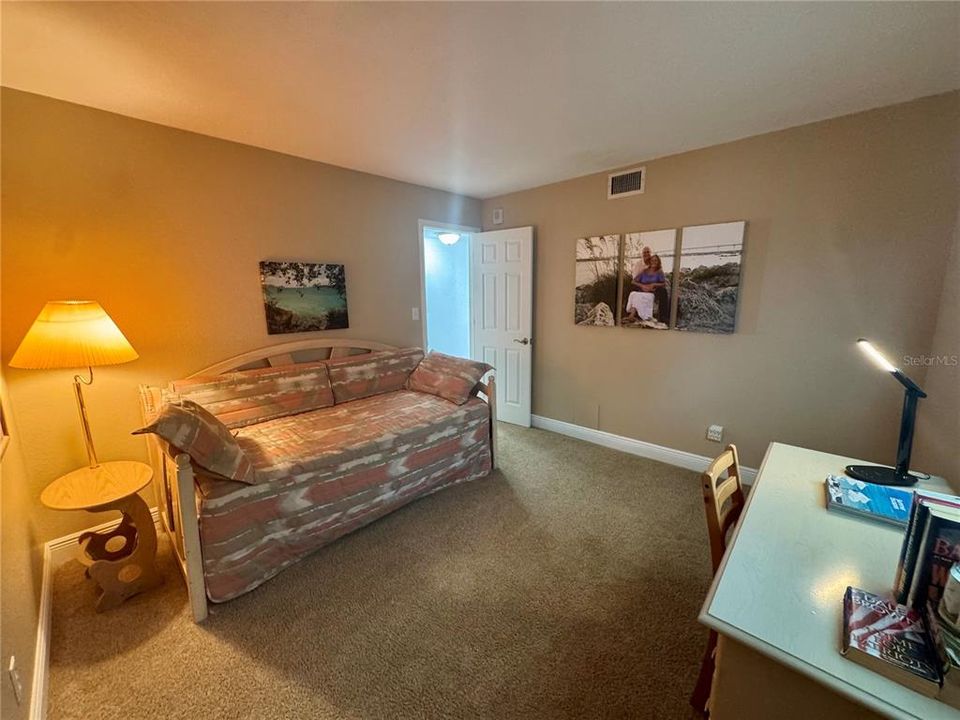 出租: $4,000 (2 贝兹, 2 浴室, 1111 平方英尺)