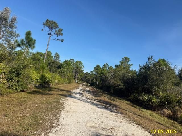 На продажу: $18,000 (0.17 acres)