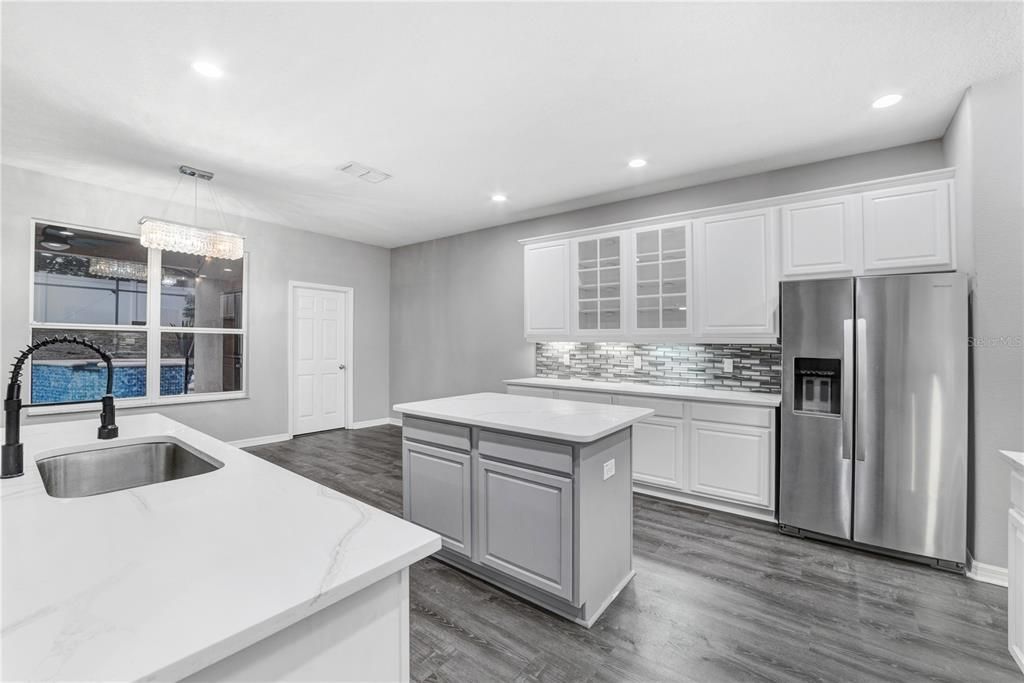 For Sale: $650,000 (5 beds, 4 baths, 4246 Square Feet)