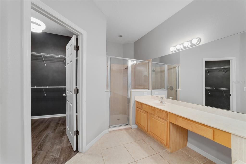 For Sale: $650,000 (5 beds, 4 baths, 4246 Square Feet)