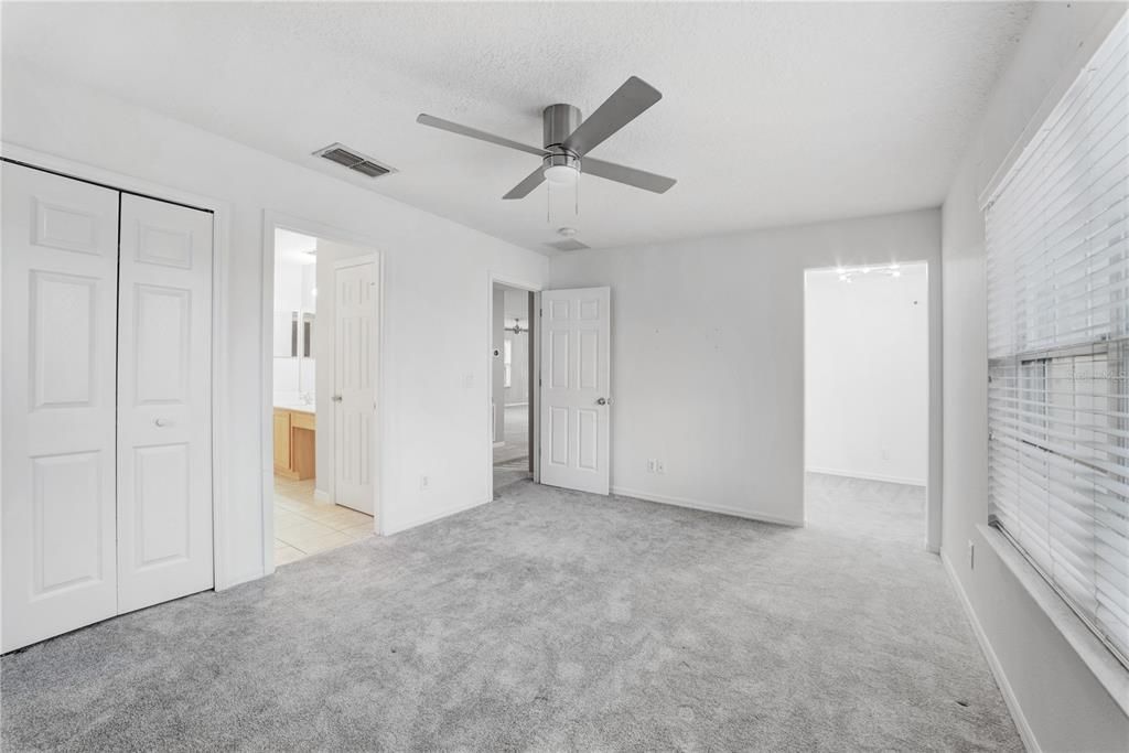 For Sale: $650,000 (5 beds, 4 baths, 4246 Square Feet)