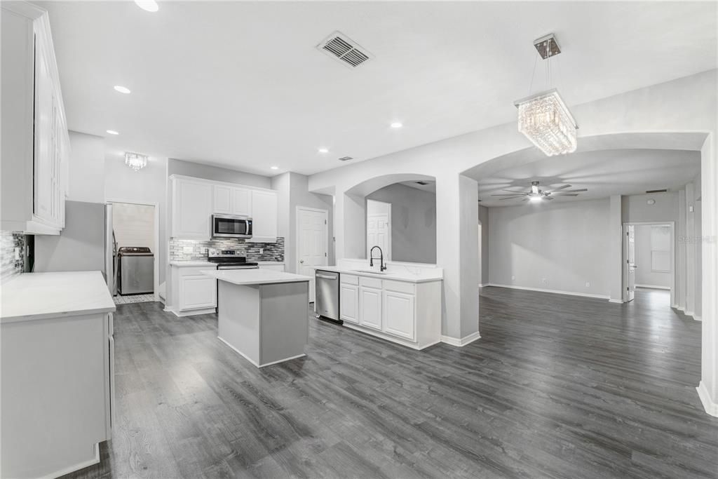 For Sale: $650,000 (5 beds, 4 baths, 4246 Square Feet)