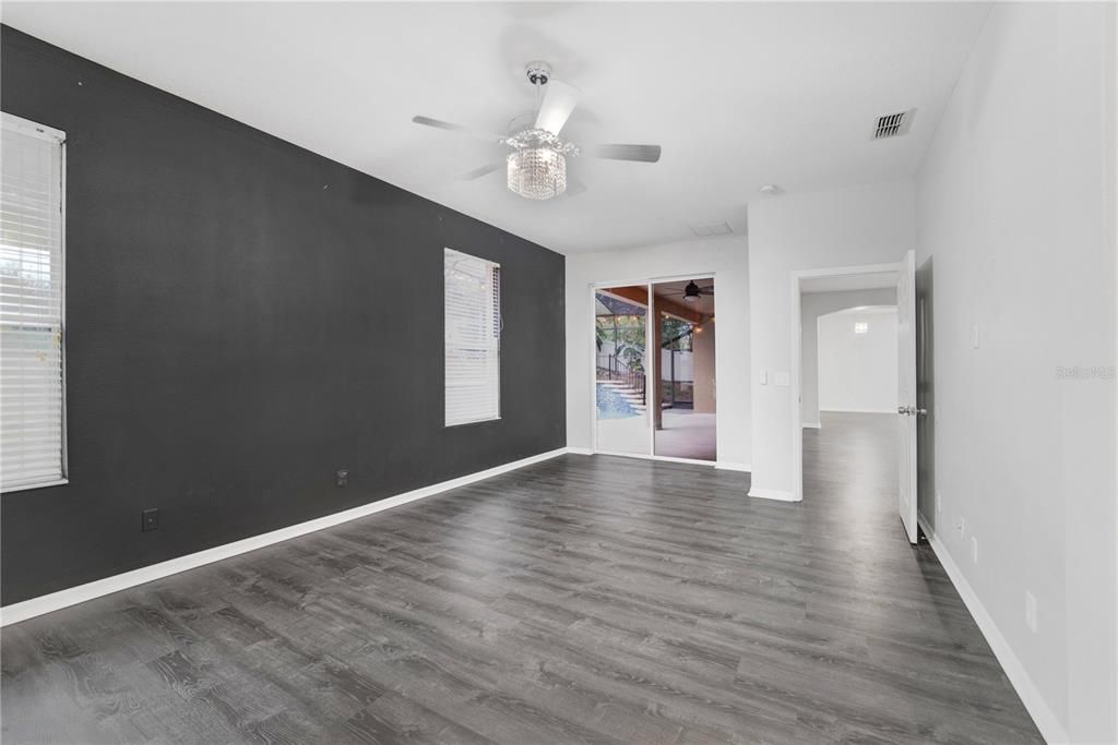 For Sale: $650,000 (5 beds, 4 baths, 4246 Square Feet)