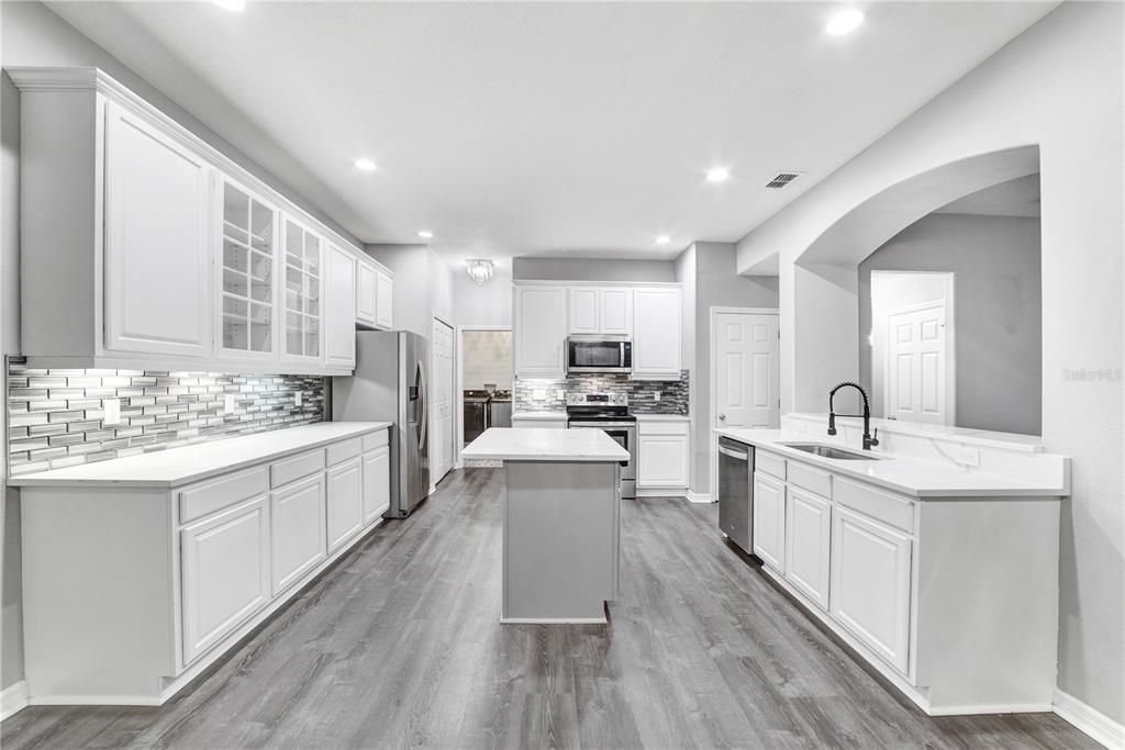 For Sale: $650,000 (5 beds, 4 baths, 4246 Square Feet)