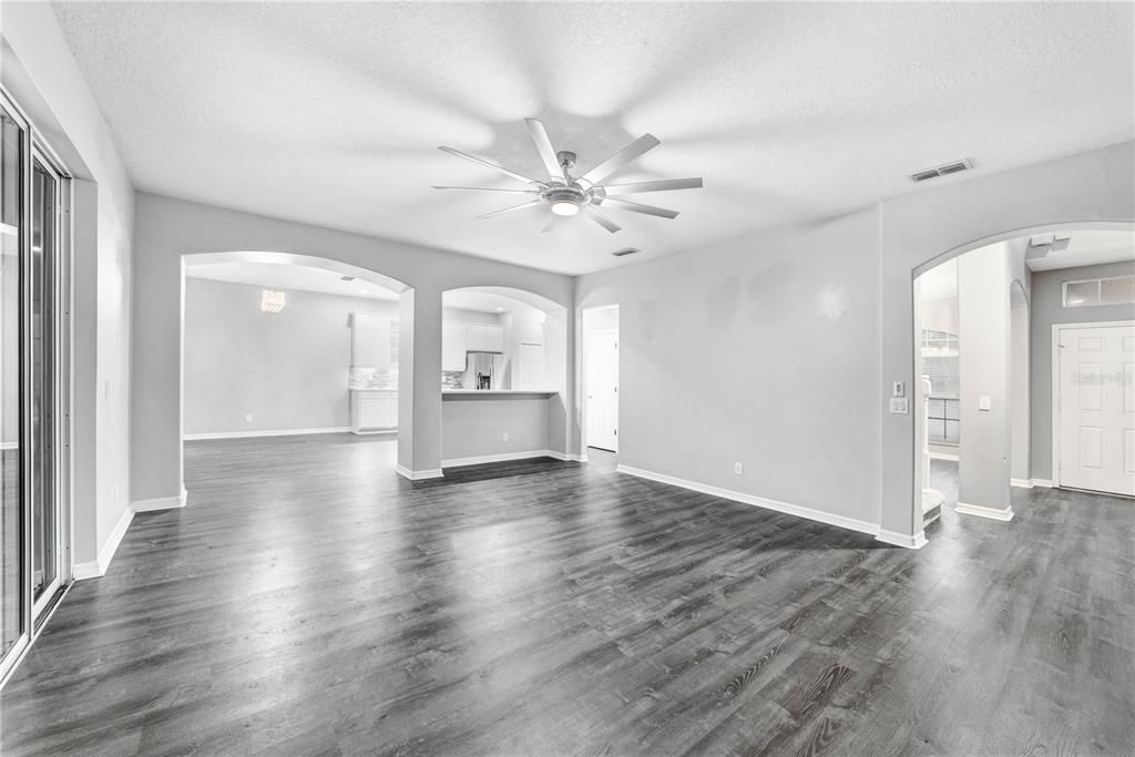 For Sale: $650,000 (5 beds, 4 baths, 4246 Square Feet)