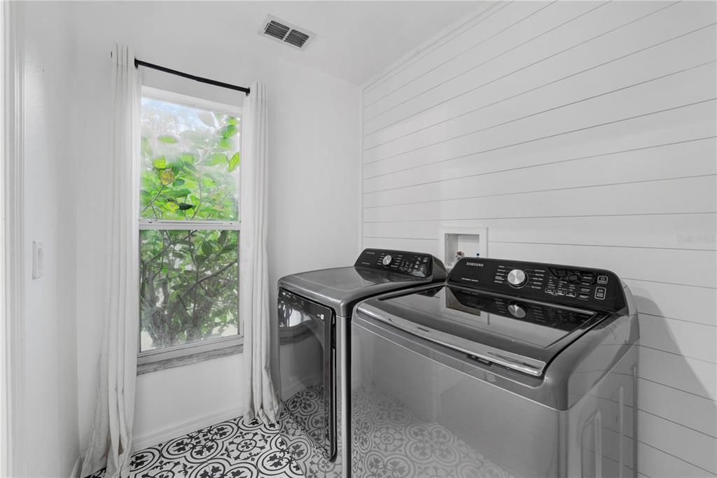 For Sale: $650,000 (5 beds, 4 baths, 4246 Square Feet)