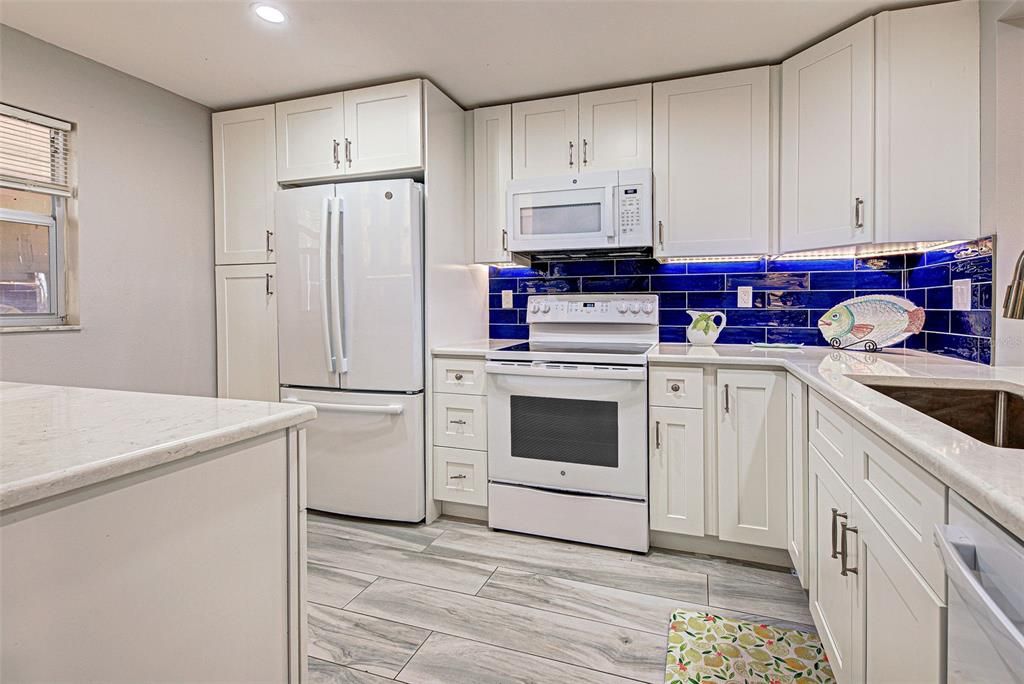 For Sale: $375,000 (2 beds, 2 baths, 1008 Square Feet)