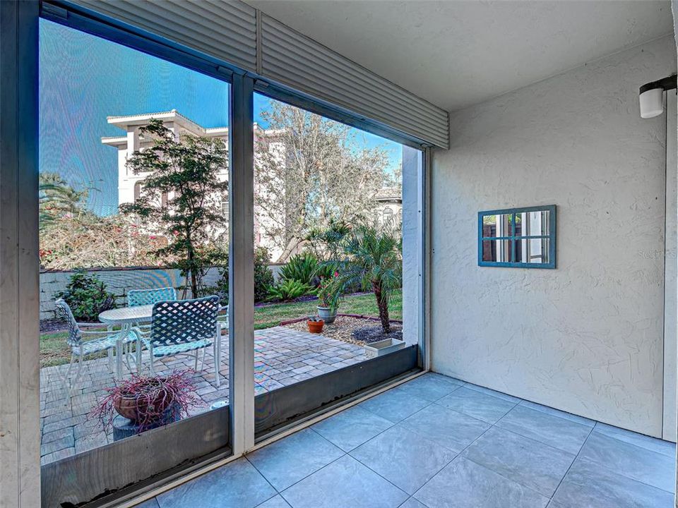 For Sale: $375,000 (2 beds, 2 baths, 1008 Square Feet)