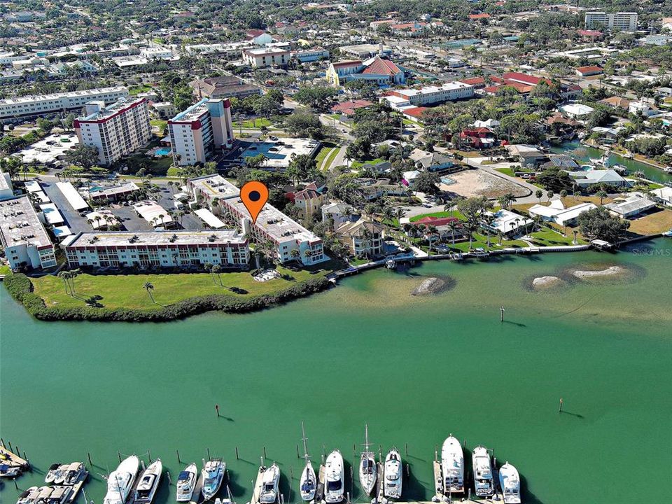 For Sale: $375,000 (2 beds, 2 baths, 1008 Square Feet)