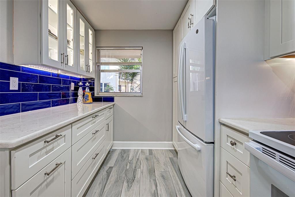 For Sale: $375,000 (2 beds, 2 baths, 1008 Square Feet)