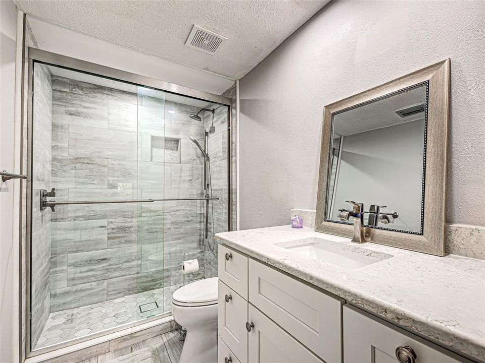 For Sale: $375,000 (2 beds, 2 baths, 1008 Square Feet)