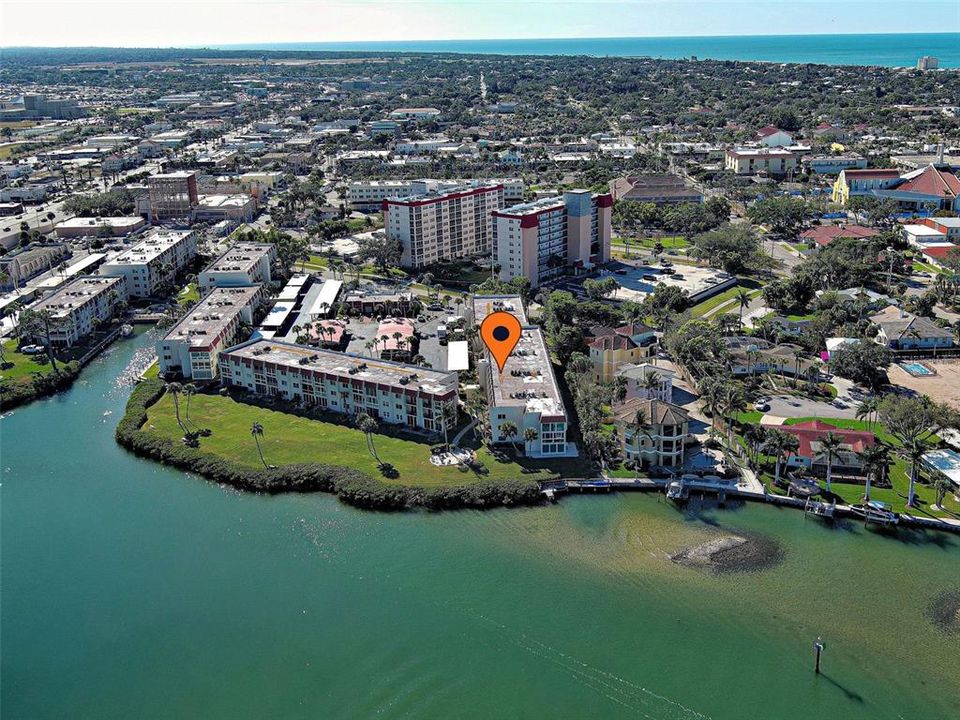 For Sale: $375,000 (2 beds, 2 baths, 1008 Square Feet)