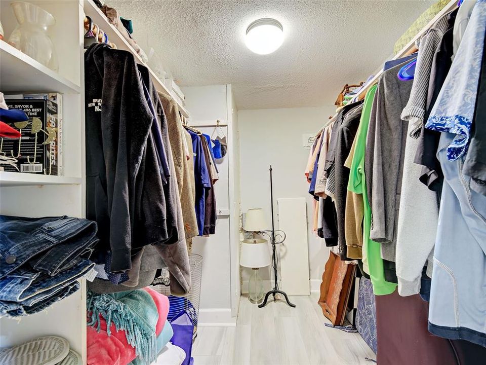 For Sale: $375,000 (2 beds, 2 baths, 1008 Square Feet)