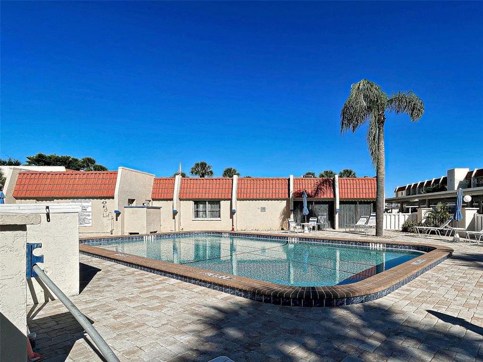 For Sale: $375,000 (2 beds, 2 baths, 1008 Square Feet)