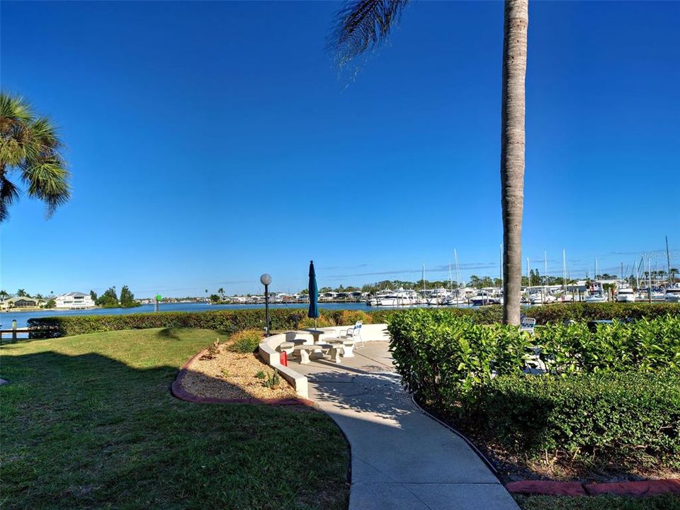 For Sale: $375,000 (2 beds, 2 baths, 1008 Square Feet)