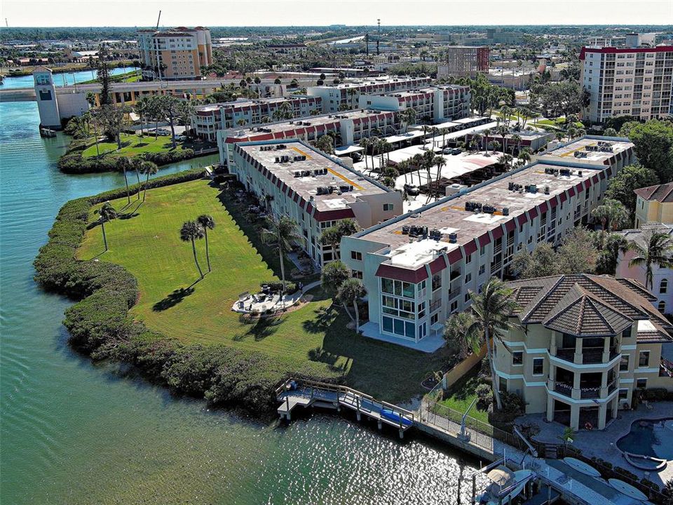 For Sale: $375,000 (2 beds, 2 baths, 1008 Square Feet)