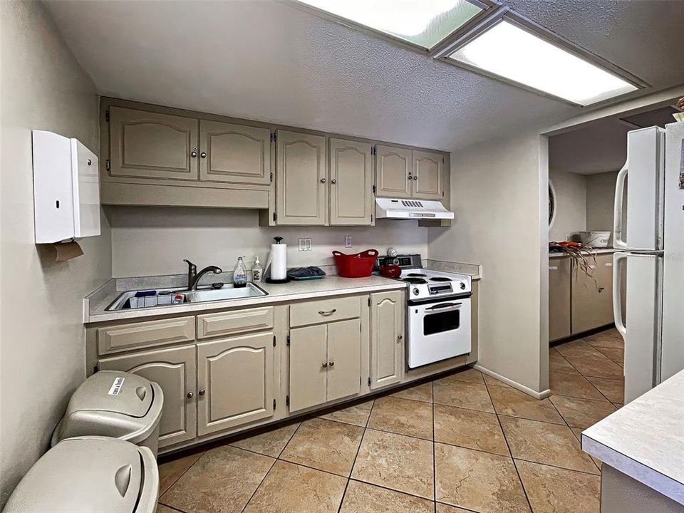 For Sale: $375,000 (2 beds, 2 baths, 1008 Square Feet)