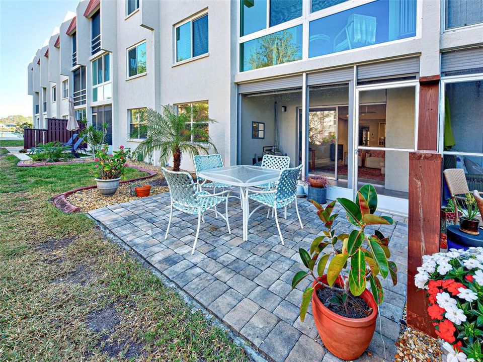 For Sale: $375,000 (2 beds, 2 baths, 1008 Square Feet)