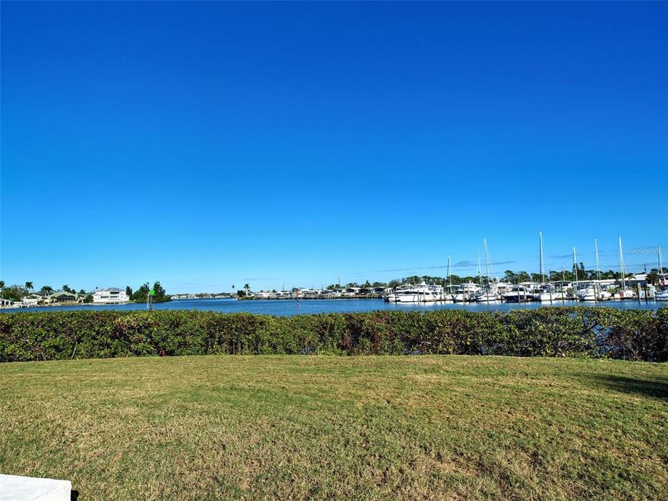 For Sale: $375,000 (2 beds, 2 baths, 1008 Square Feet)