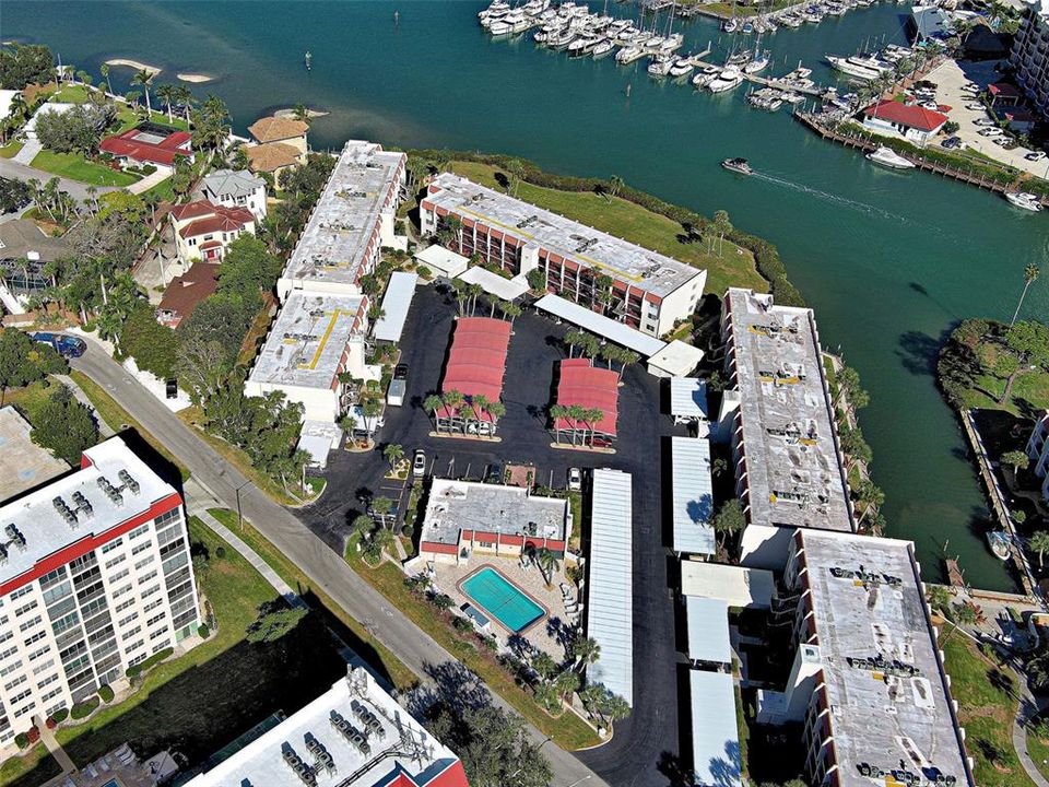 For Sale: $375,000 (2 beds, 2 baths, 1008 Square Feet)