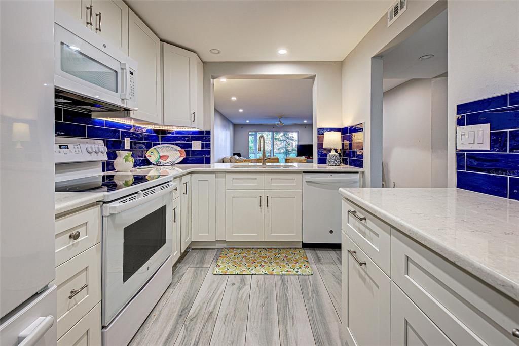 For Sale: $375,000 (2 beds, 2 baths, 1008 Square Feet)