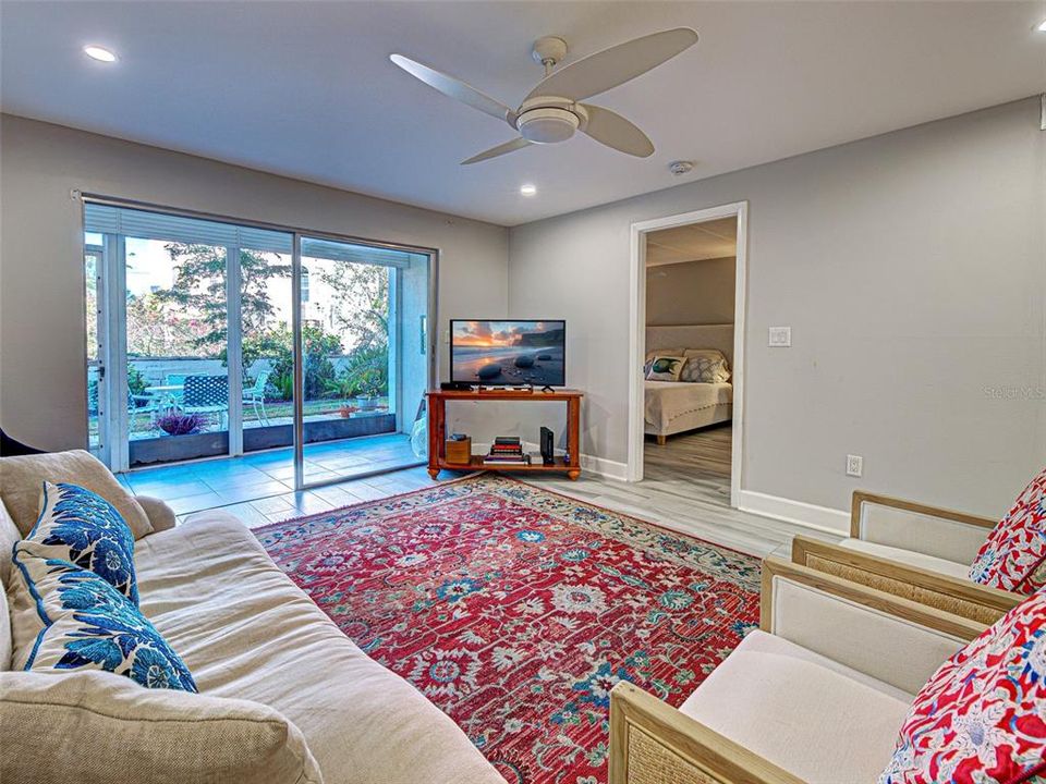 For Sale: $375,000 (2 beds, 2 baths, 1008 Square Feet)