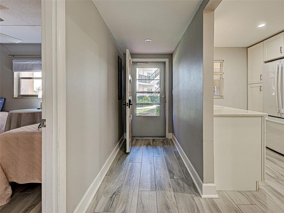 For Sale: $375,000 (2 beds, 2 baths, 1008 Square Feet)