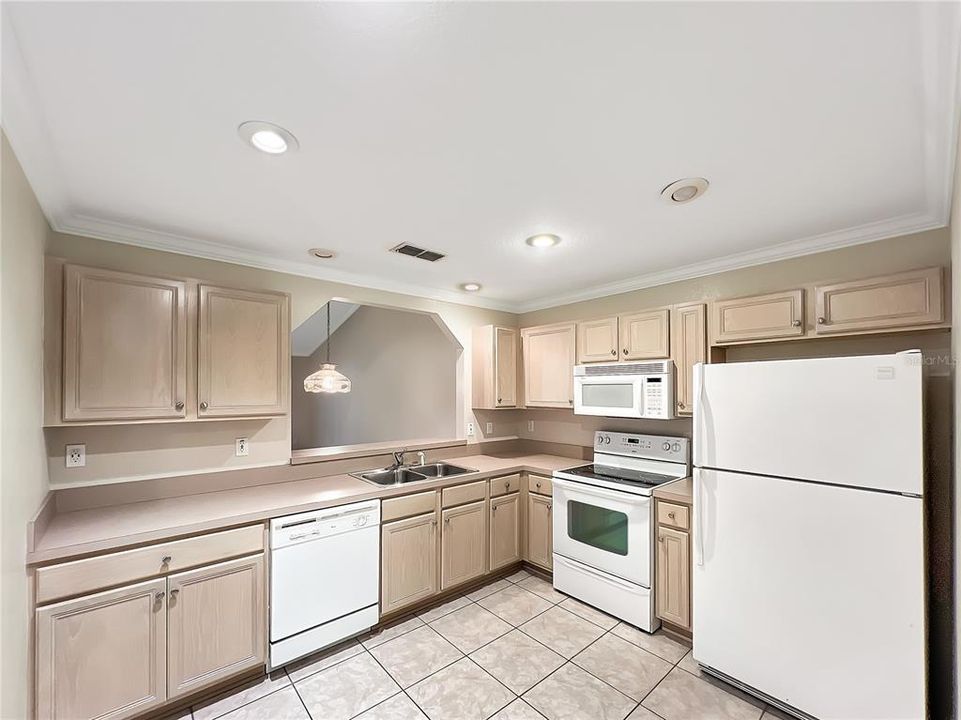 For Sale: $225,000 (2 beds, 2 baths, 1208 Square Feet)