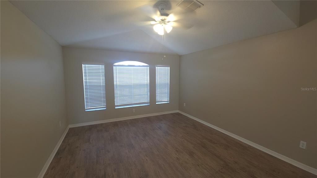 For Sale: $359,900 (3 beds, 2 baths, 1655 Square Feet)