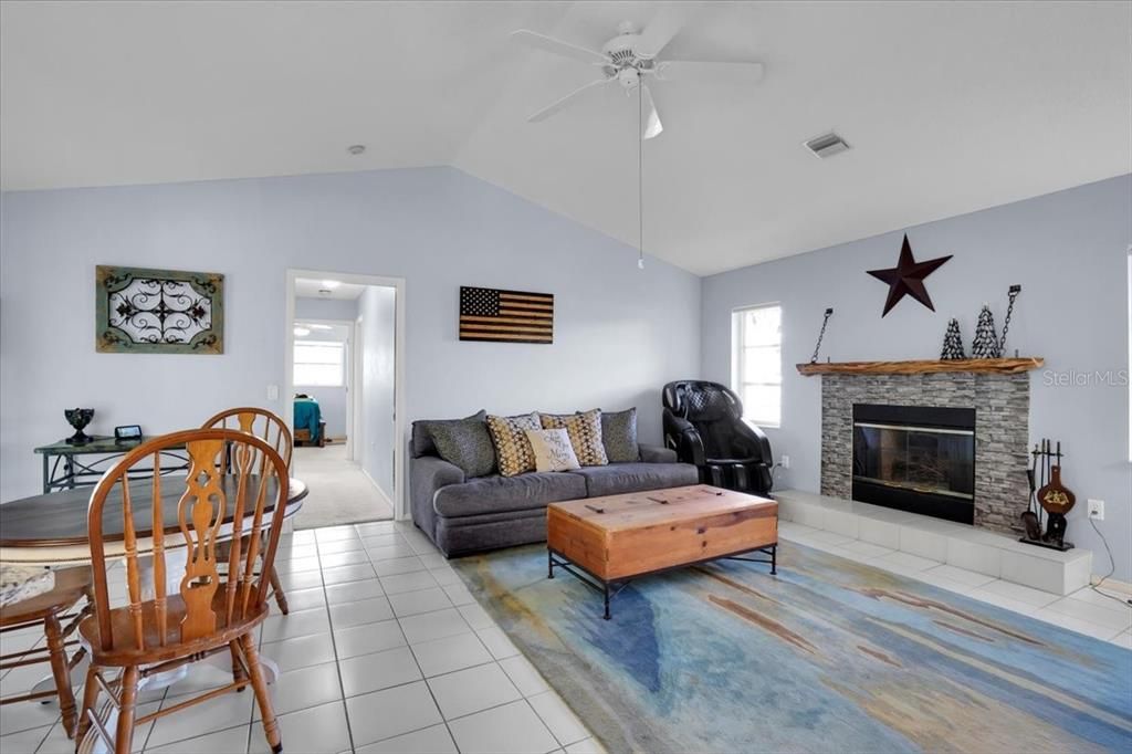 待售: $359,000 (3 贝兹, 2 浴室, 2066 平方英尺)