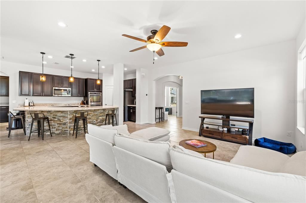 待售: $705,000 (4 贝兹, 3 浴室, 3284 平方英尺)