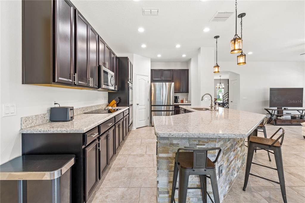 待售: $705,000 (4 贝兹, 3 浴室, 3284 平方英尺)