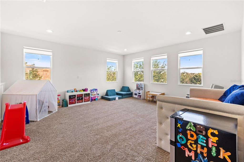 待售: $705,000 (4 贝兹, 3 浴室, 3284 平方英尺)