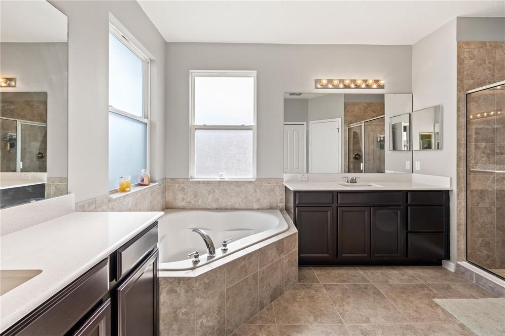 待售: $705,000 (4 贝兹, 3 浴室, 3284 平方英尺)