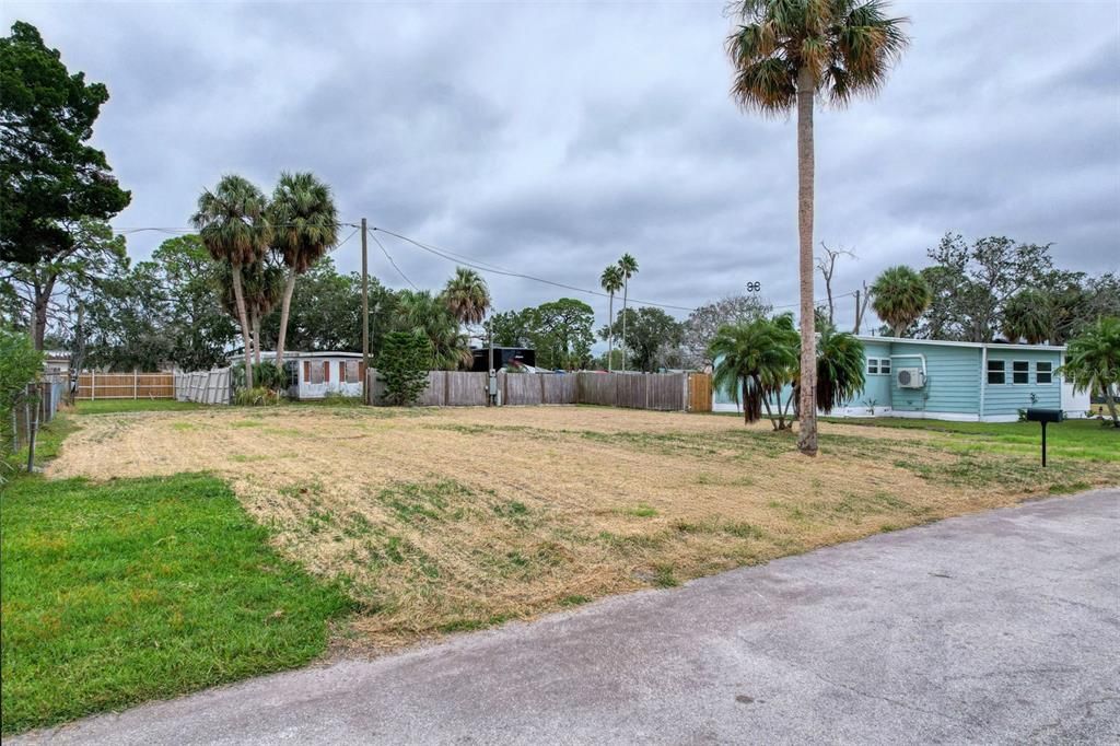 На продажу: $100,000 (0.03 acres)