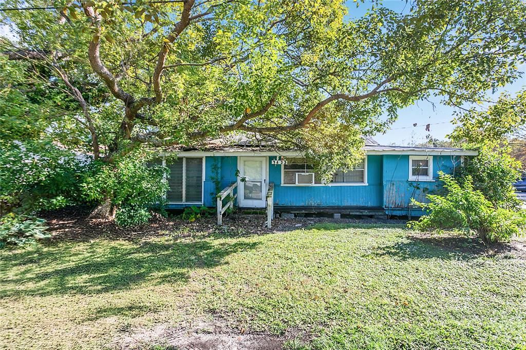 For Sale: $85,000 (1 beds, 1 baths, 989 Square Feet)