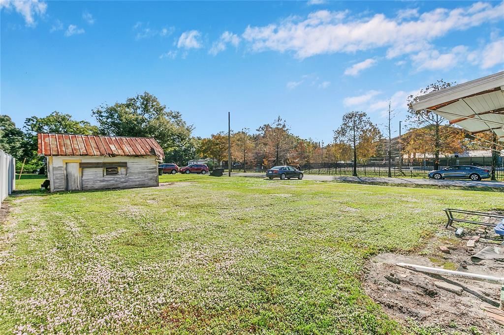 For Sale: $85,000 (1 beds, 1 baths, 989 Square Feet)