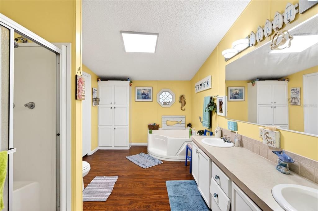 待售: $425,000 (4 贝兹, 3 浴室, 2356 平方英尺)