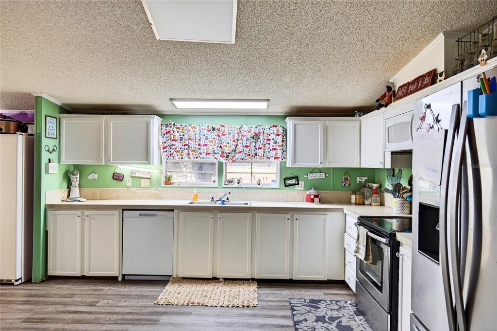 待售: $425,000 (4 贝兹, 3 浴室, 2356 平方英尺)